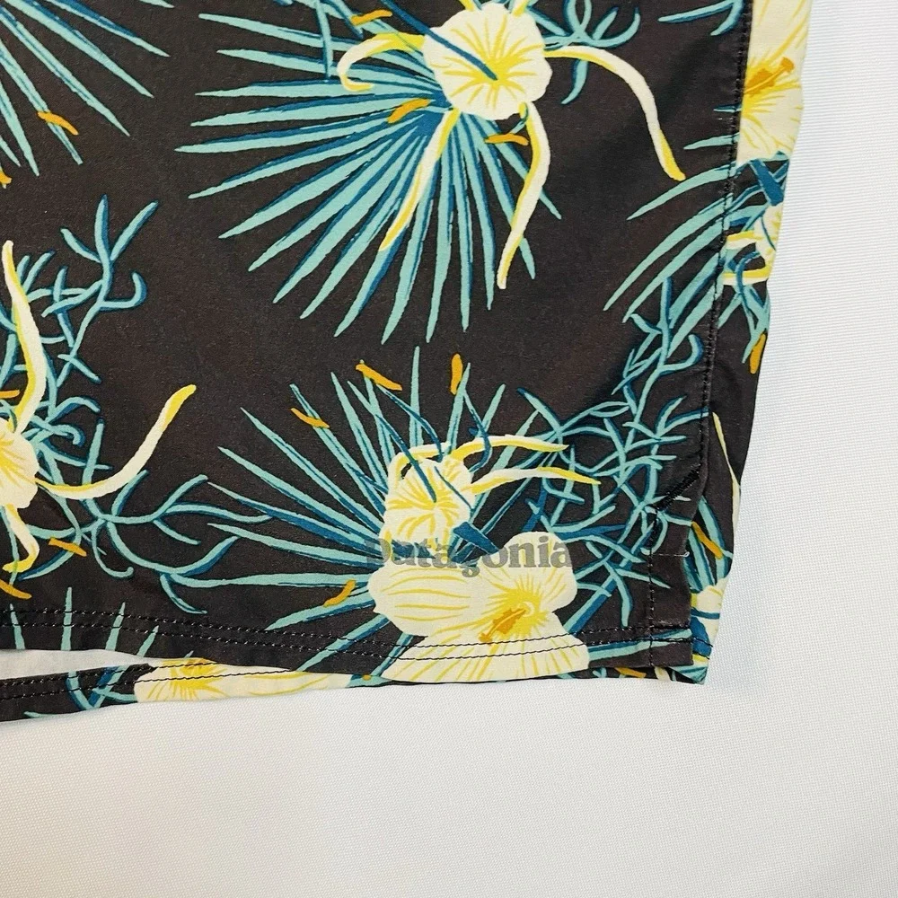 Patagonia Men's Board‎ Shorts Tropical Floral Print Black Blue Size 34